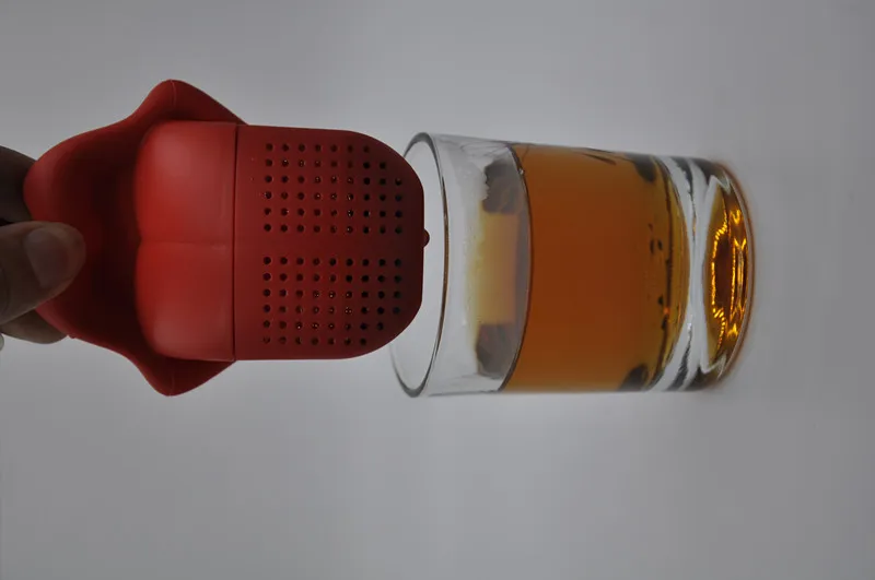 Frete Grátis - Novo Design Venda Quente Silicone Língua Vermelha Infusor Filtro Vermelho Filtro Pendurado Bebida