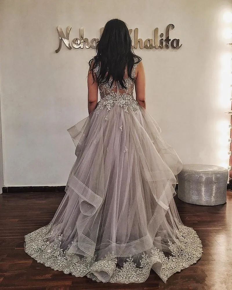 Superbe gris clair Robes de bal chérie dentelle Robe de Soirée Robes appliques 2020 hiérarchisé balayage train Occasion spéciale Robe