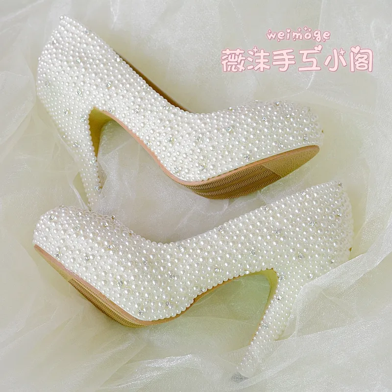 Scarpe da sposa di perle fatte a mano 2015 Nuovo piatto 4,5 cm 8 cm tacco avorio tacco gattino scarpe da sposa scarpe su misura scarpe da damigella d'onore slip-on