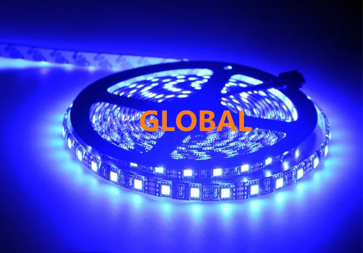 Siyah PCB 5 M 5050 RGB Led Işıklar 300 LED 60led / m SMD Su Geçirmez IP65 DC 12 V Esnek Işık Şeridi Sıcak / Soğuk Beyaz Kırmızı Yeşil Mavi