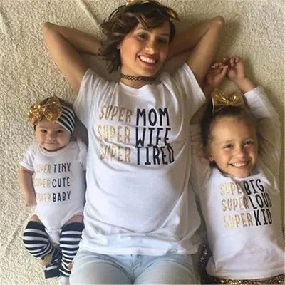 Vestiti coordinati per la famiglia T-shirt per mamma e bambino Pigiama per bambino Girocollo Manica corta Stampa di lettere Tuta Top in cotone Un pezzo