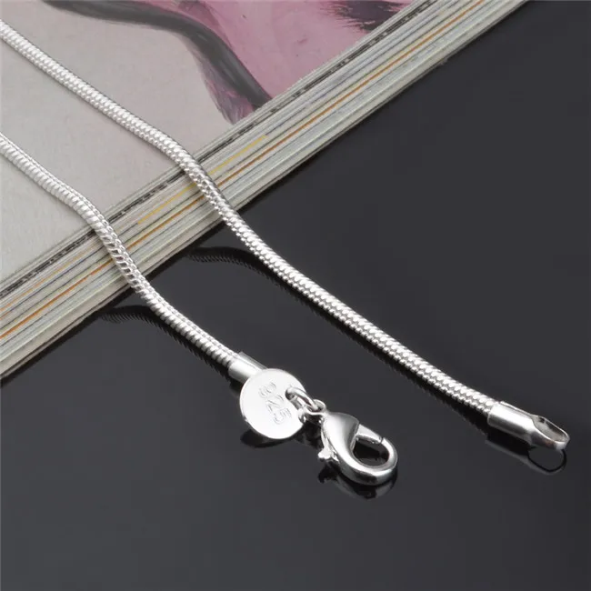 Högkvalitativ 2mm 925 Sterling Silver Snake Chain Halsband 16-24Inches Fashion Smycken Fabrikspris Gratis frakt