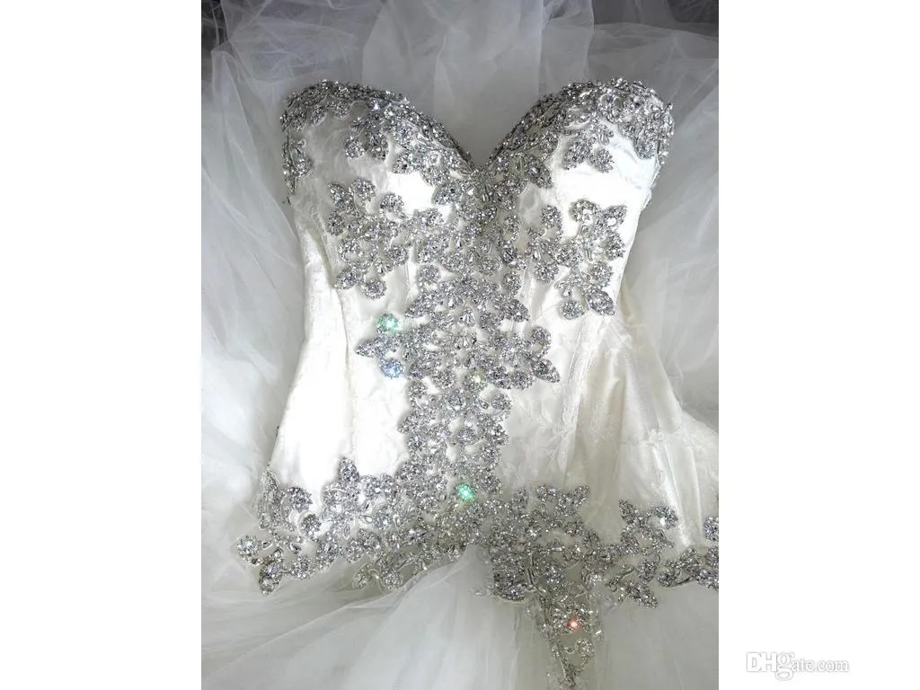 Luxury Crystal Princess Short Bridal Dresses Sweetheart Tiered Tulle Golvlängd Boll Gown Garden Wedding Dress Bride Gown Vestido de Noiva