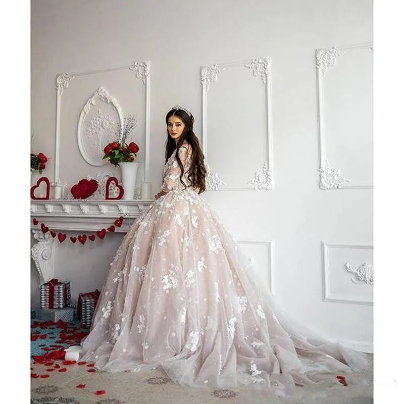 2018 Quinceanera vestido de baile vestidos Champagne colher pescoço frisado mangas meia branco Appliqued 3D flores Sweet 16 festa Prom vestidos de noite