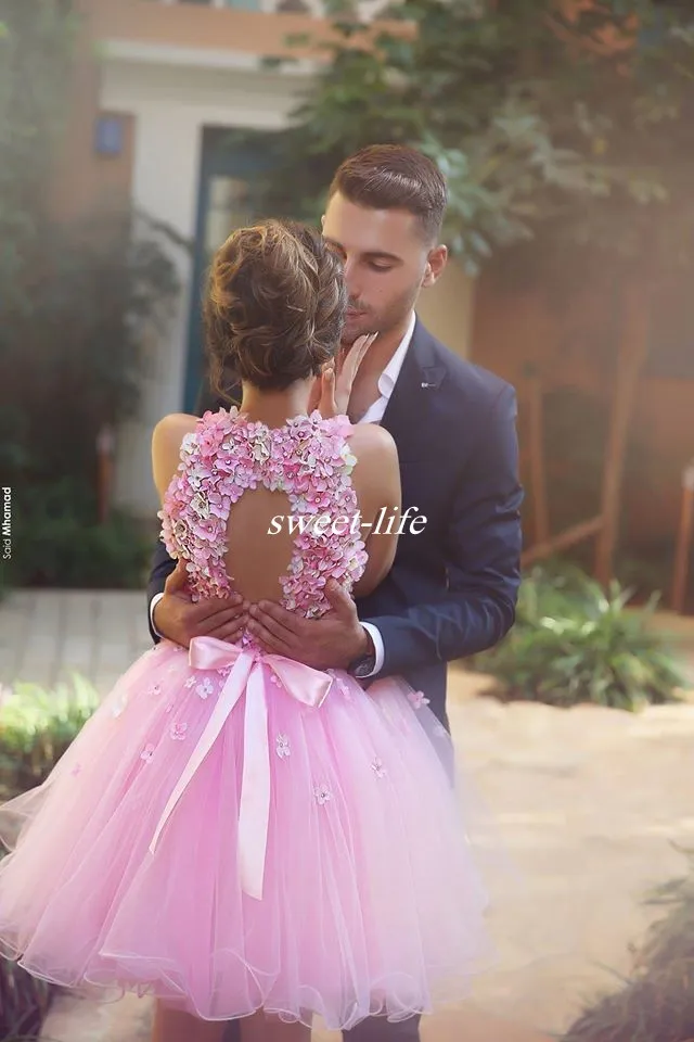 Süße kurze Prom -Kleider Ballkleid Tüll handgefertigte Blumenperle Rückenfreier Halfter Mini 2019 Billige 8. Klasse Homecoming Party Kleider1401218