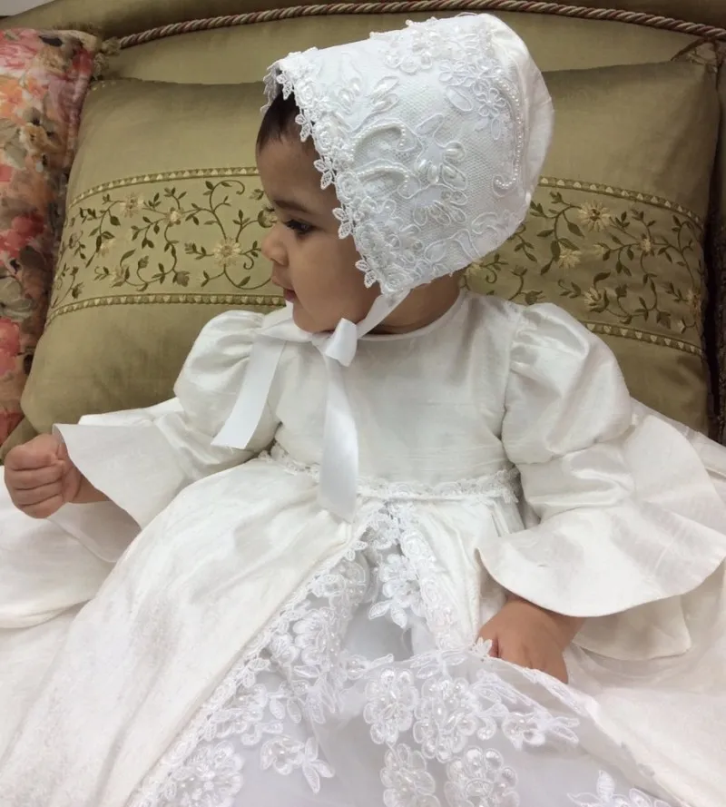 Ganska 2018 Nya pärlor döda klänningar för baby Girls Lace Appliqued Overskirts dopklänningar med Bonnet första kommunikationsklänning