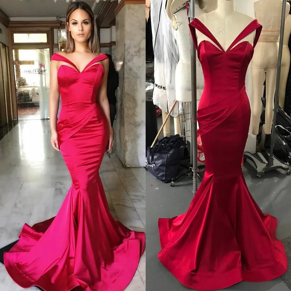 Red Cheap Mermaid Prom Dresses Sweetheart Neck Pleated Evening Gowns Pleated Vestidos De Fiesta Sweep Train Satin Formal Dress