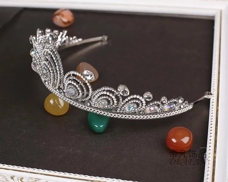 Tanie Bridal Tiaras Wesele Akcesoria do włosów Hurtownie Princess Style Akcesoria Bridal Tiaras Nosić Korony do Brides