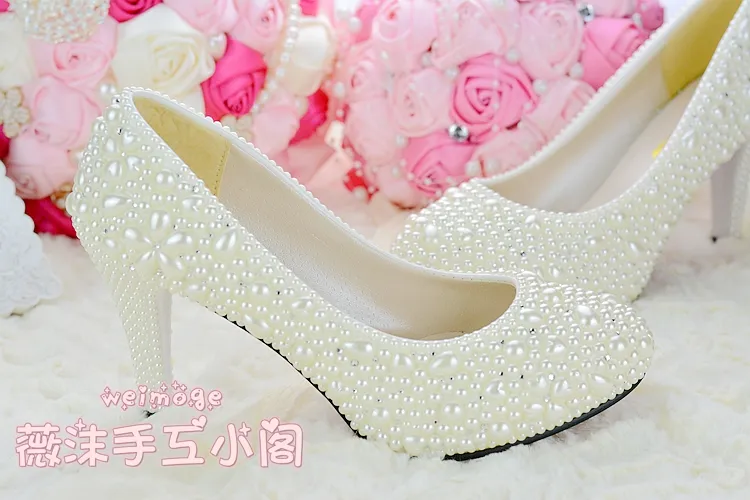Chaussures de mariage en perles faites à la main 2015, nouveau talon plat de 4.5cm 8cm, chaussures de mariée à talon chaton ivoire, chaussures de taille sur mesure, chaussures de demoiselle d'honneur à enfiler