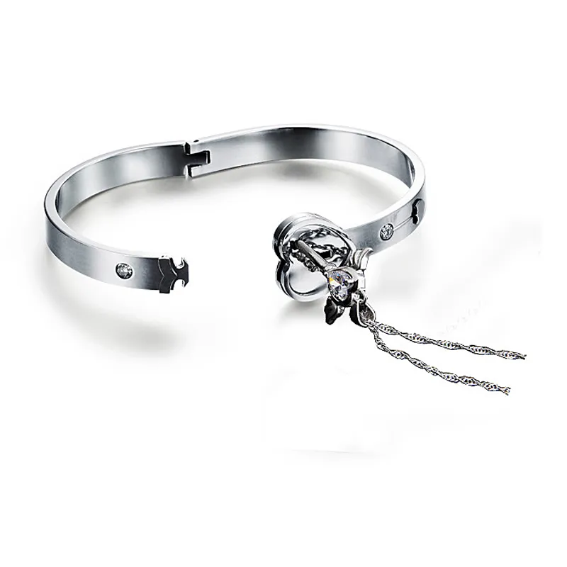 Titanium Steel Lovers Open Heart Lock Bangles Key Pendant Halsband Par Charm Smycken Set Kvinnor Tillbehör Män Armband