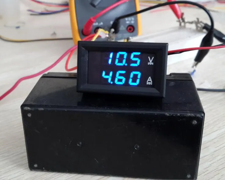 Ställ in paketet USB DC3.5VDC20V-laddare Ammeter Voltmeter +Digital DC 4.5V-30V Spänningsströmmätare Rödblå LED Dual Display