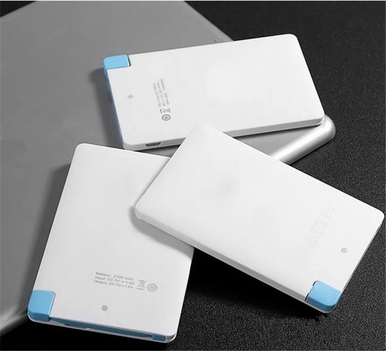 2600mah بطاقة الائتمان رقيقة جدا قوة البنك 2500mAh USB تعزيز PowerBank مع المدمج في كابل USB النسخ الاحتياطي سوبر ضوء الطوارئ الصغيرة