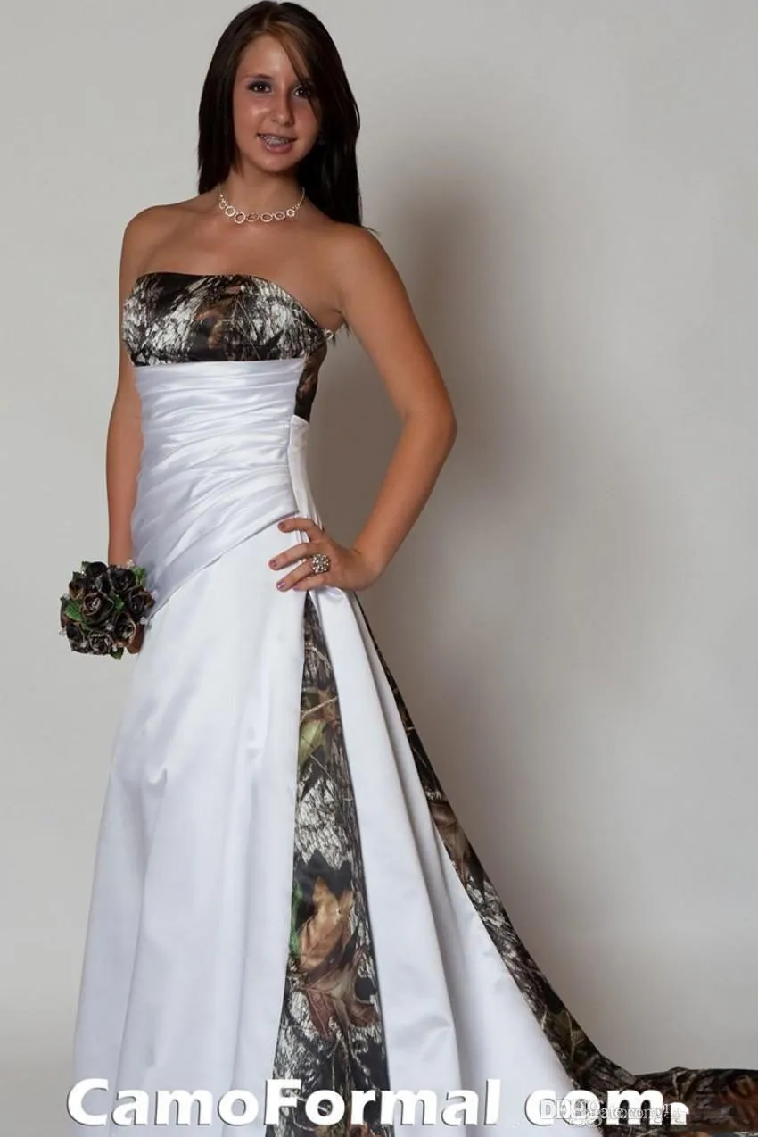 2016 Ny ankomst Strapless Camo Bröllopsklänning med pläter Empire Waist A Line Sweep Train Realtree Camouflage Bridal Gowns