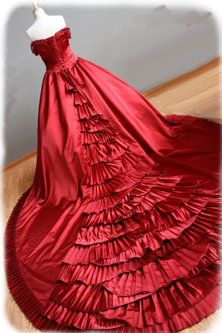 V-Neck Red Satin Beading Ball Gown 2016 Wedding dress with Chapel Train Strapless Bridal Gown