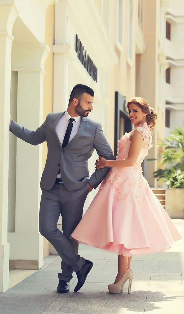 Glamorös rosa kort prom klänningar Robe de Soiree Courte Arabiska Duabi Party Aftonklänning med Blommor Porträtt Te Längd Vestidos Formatura