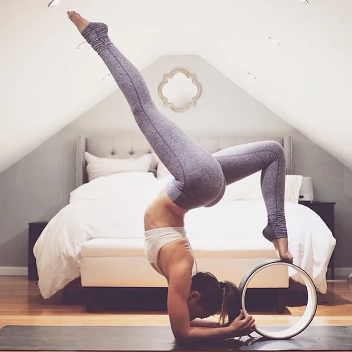 FSYC068R Yoga Wheel Dharma Rolle – Rutschfeste Oberfläche, 31 Cm Durchmesser, Für Stretching, Pilates & Rückentraining, Rosa