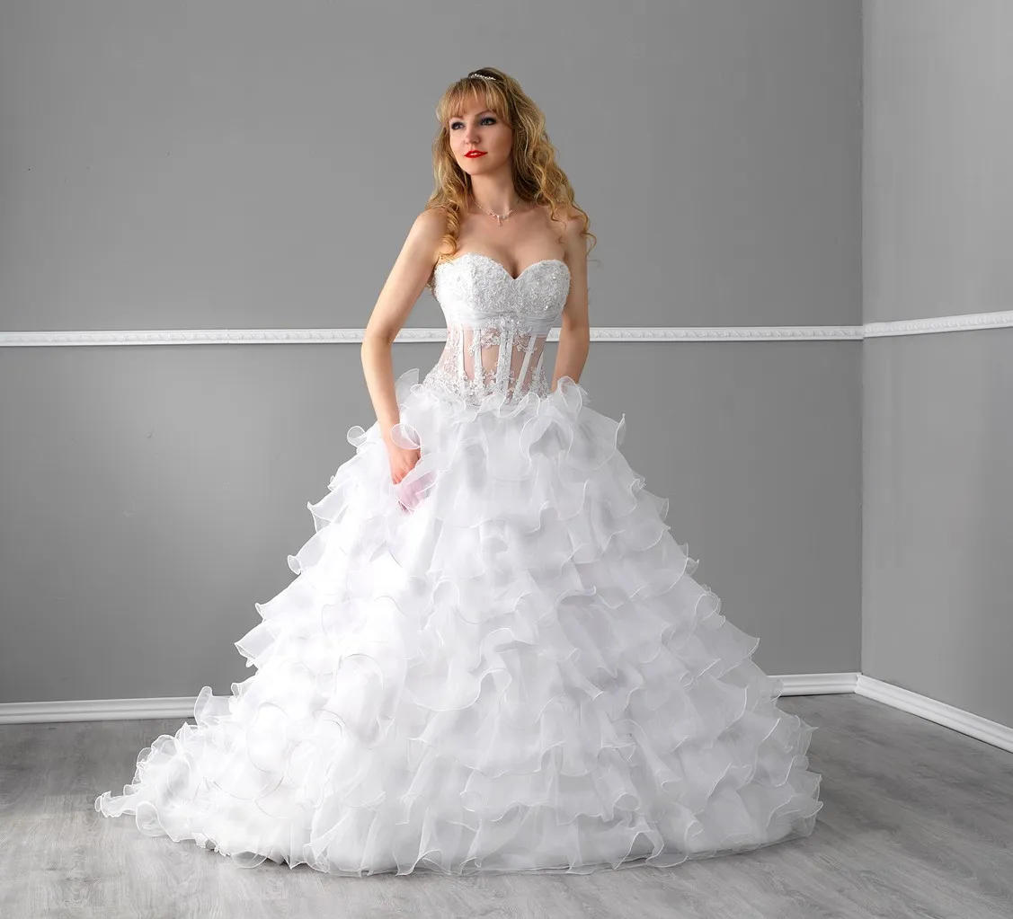 Suknie ślubne 2015 A Linia Sweetheart Chapel Train White Losed Organza Koronki Suknie ślubne Bridal Illusion Top Gorset