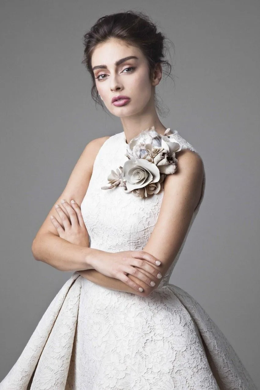 2019 New Lace Wedding Dress Krikor Jabotian Jewel Sleeveless High Low Wedding Dresses Short Aline Beach Brudklänningar med Flower 7891127