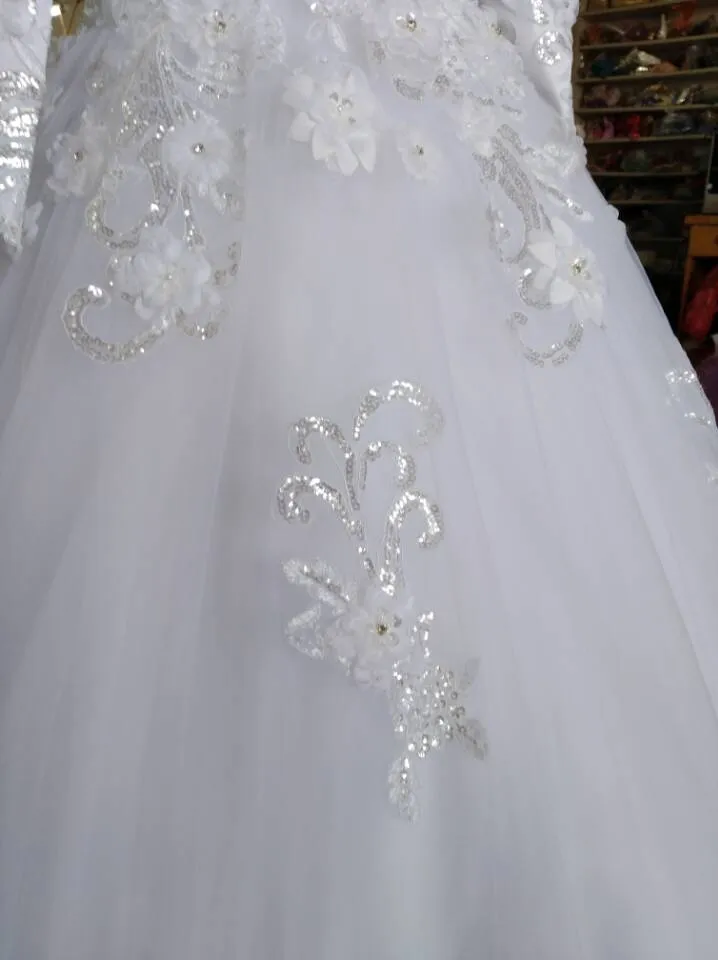 Immagini reali al 100% Abito da sposa musulmano modesto con maniche lunghe Paillettes scintillanti Perline Cristalli Perle Abito da sposa floreale con applicazioni floreali 3D