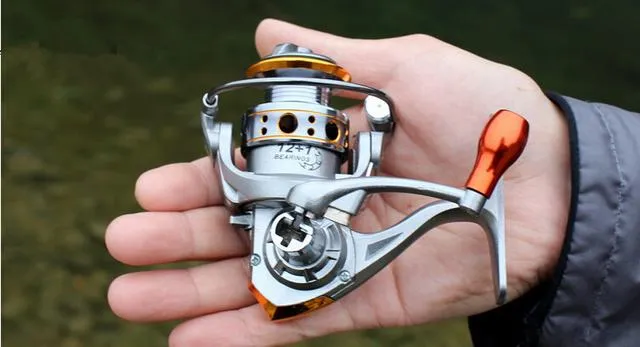 Hot 12 + 1BB DC150 Mini Fishing Reels Spinning Reels L / R Hand Exchange 5.2: 1 Mini Reels Gapless Bearring Metal Reel Hoge kwaliteit!