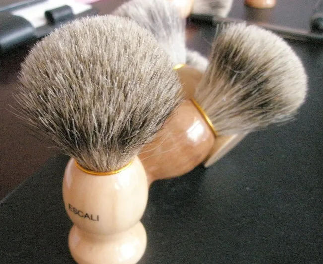 Professionell frisör hårrakning Razor Borstar naturligt trähandtag Badger Hair Rakborste för män Gift Barber Tool Mens FA6984644