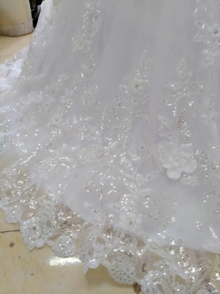 Immagini reali al 100% Abito da sposa musulmano modesto con maniche lunghe Paillettes scintillanti Perline Cristalli Perle Abito da sposa floreale con applicazioni floreali 3D