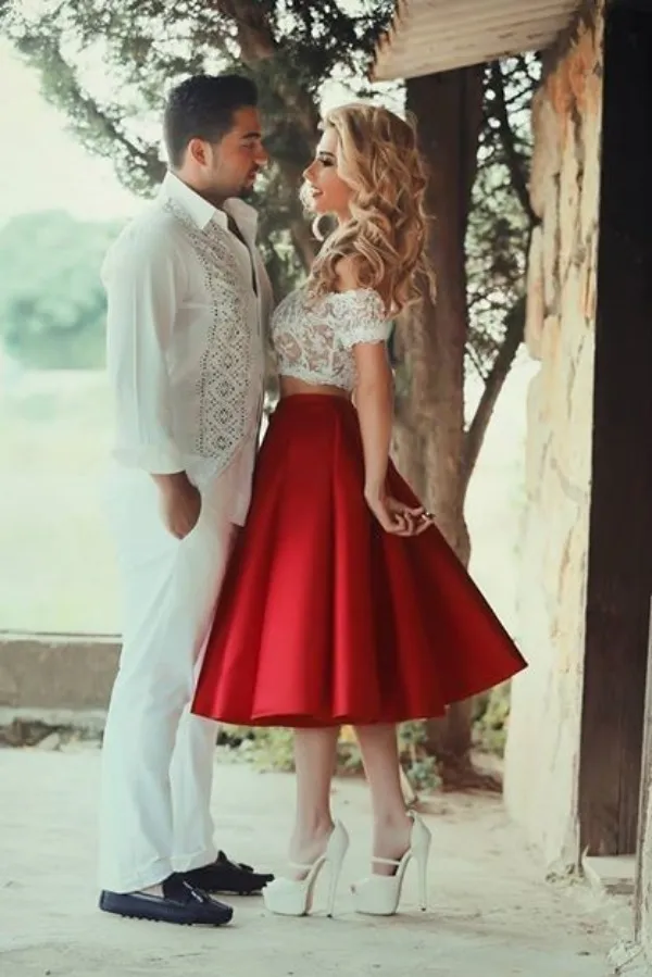 Świeccy Dwa Kawałki Suknie Ślubne Kości Ivory I Dark Red Off The Ramię Kolorowe Nieformalne Krótkie Suknie Ślubne Outdoor Wedding Herbata Długość Dress