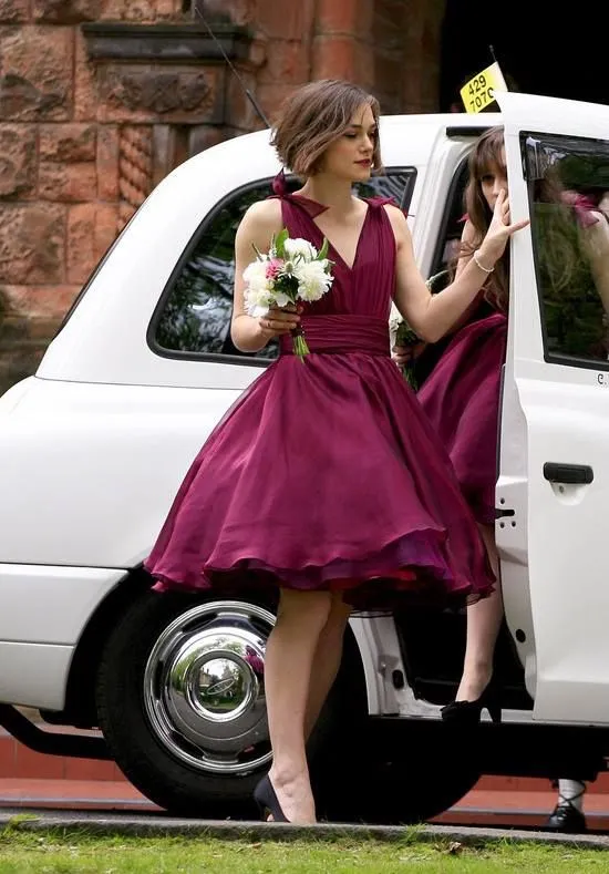 Robe de demoiselle d'honneur courte bordeaux col en V plongeant en mousseline de soie pas cher robe de demoiselle d'honneur 2015 hiver sur mesure robes de soirée gonflées 2016