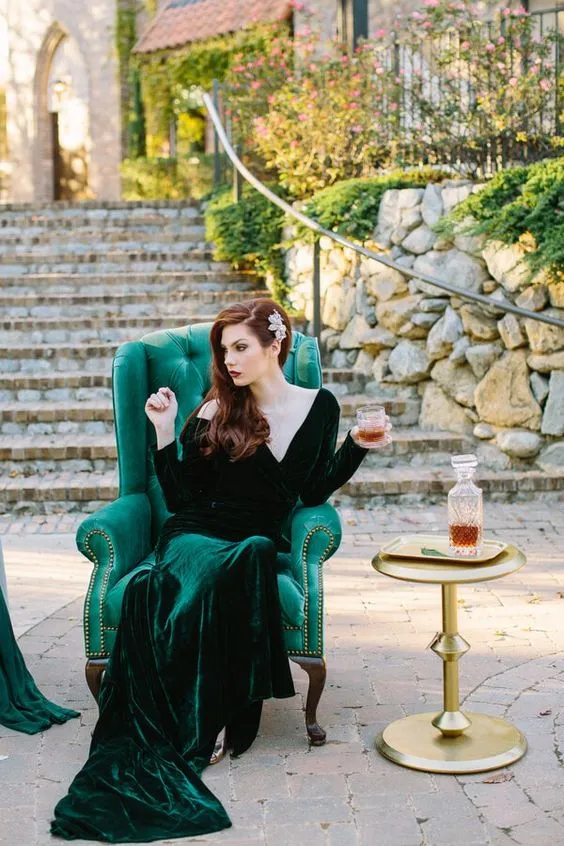 Elegant Green Long Sleeve Evening Dresses Sexy V Neck Court Train Velvet Dresses Party Evening Gowns Vestidos De Noche Prom Dresses Long