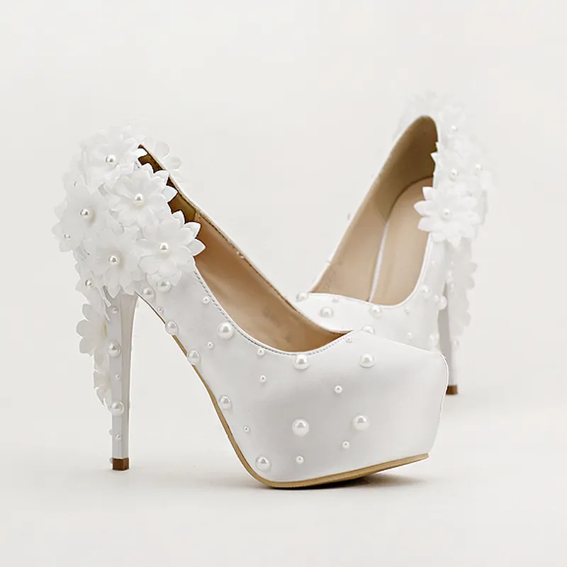 Bonito Branco Flores De Cetim Sapatos De Noiva Super Stiletto Sapatos de Plataforma de Salto Alto Sapatos De Casamento Material Confortável Sapatos de Dança