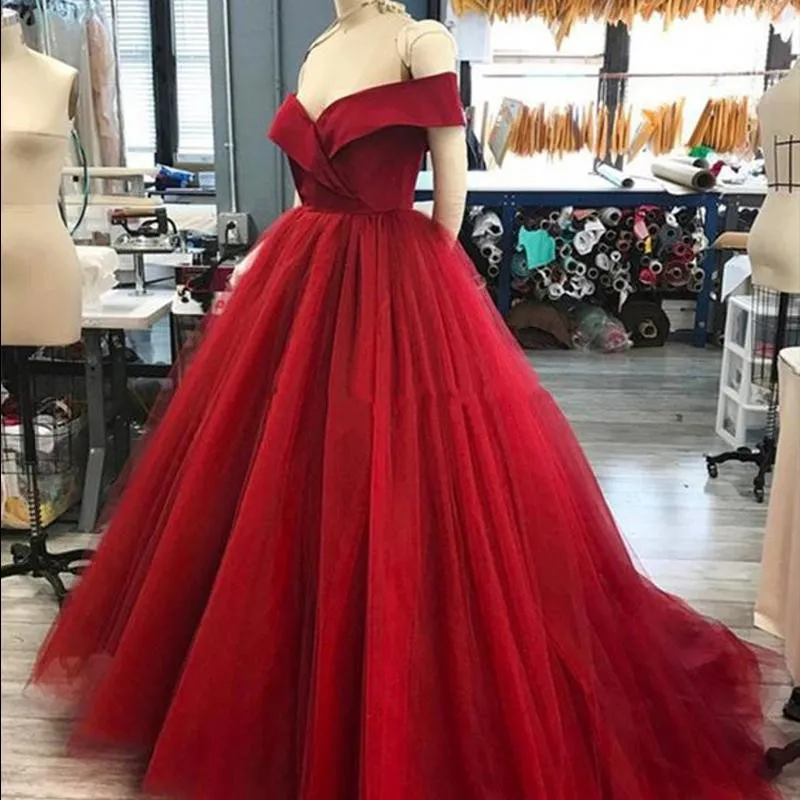 어두운 빨간 공 가운 Quinceanera 드레스 간단한 디자인 vestidos 어깨에서 새로운 공식적인 드레스 사용자 정의