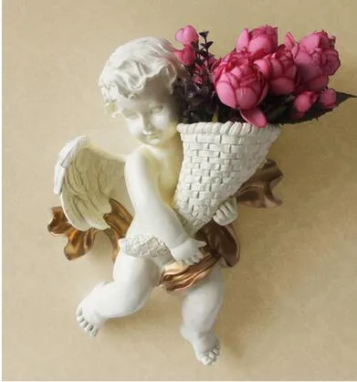 Vaso di fiori di seta a parete con angelo in resina protettiva l'ambiente europeo, tre rami di decorazioni la casa di moda con fiori artificiali