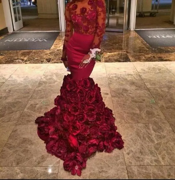 2017 Burgundy Black Girl Aftonklänning med Rose Floral Ruffles Sheer Mermaid Prom Gown med Applique Långärmade Aftonklänningar med BRA