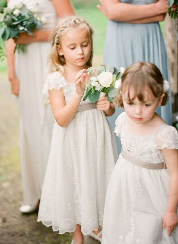 Abiti da bambina economici in pizzo vintage con maniche ad aletta, linea con zip sul retro, lunghezza alla caviglia, abiti da spettacolo per ragazze adorabili, vendita a buon mercato