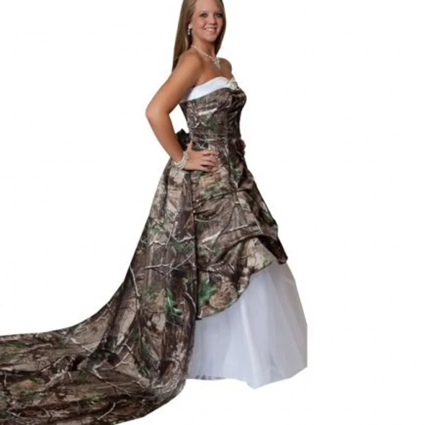 2015 Modest Unik Plus Storlek Camo Bröllopsklänningar Sweetheart Lace Up Back Tiers Tulle Avtagbar Tåg Realtree Brides Bollkakor