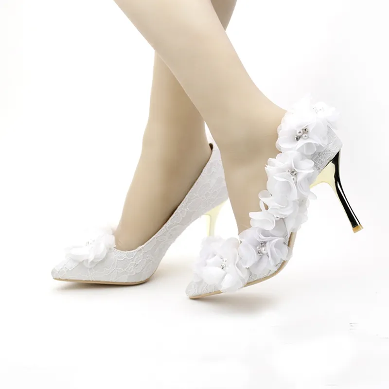 尖ったつま先のウェディングシューズファッションホワイト/レッドレースブライダルドレスシューズ美しい花薄いヒールレディーシューズ女性Zapatos Mujer Pumps