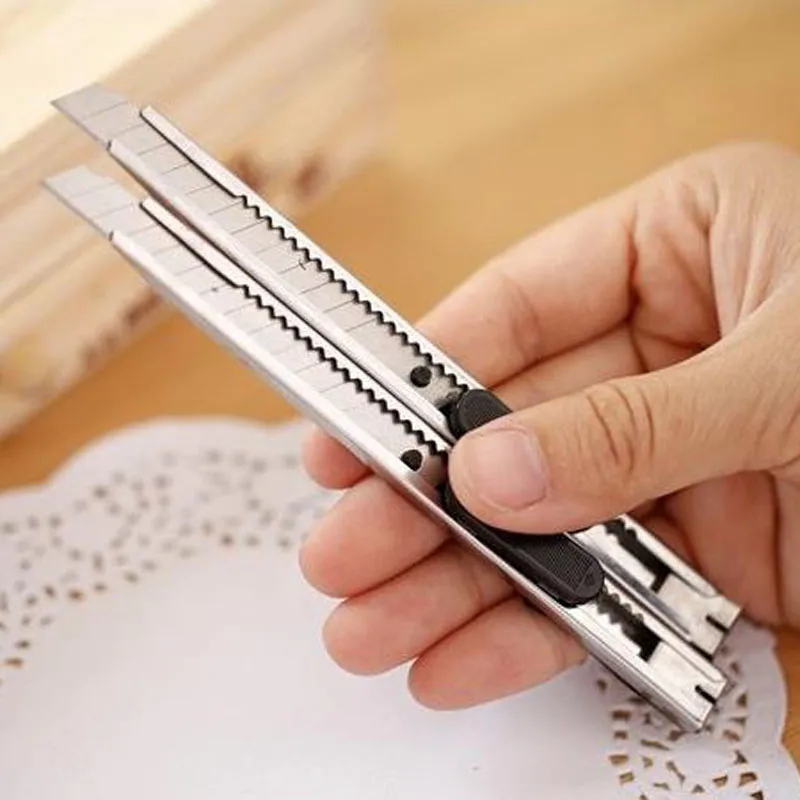 حار بيع الفولاذ المقاوم للصدأ سكين فائدة المعادن سكين البوق خلفية سكين اليدوية اللوازم المكتبية قطع