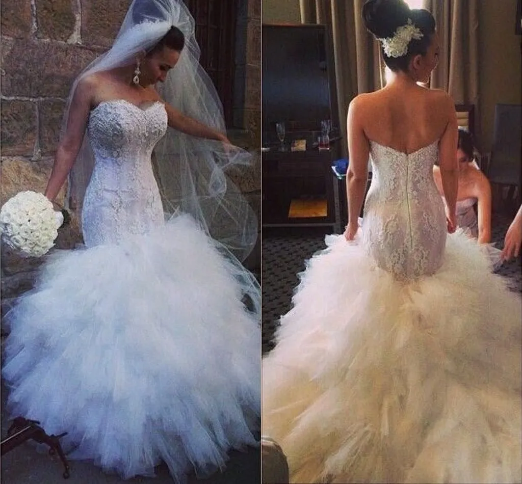 Abiti da sposa aderenti in pizzo con applicazioni in pizzo con volant bianchi a strati Abiti da sposa in tulle Abiti da sposa a sirena gonfia fino al pavimento