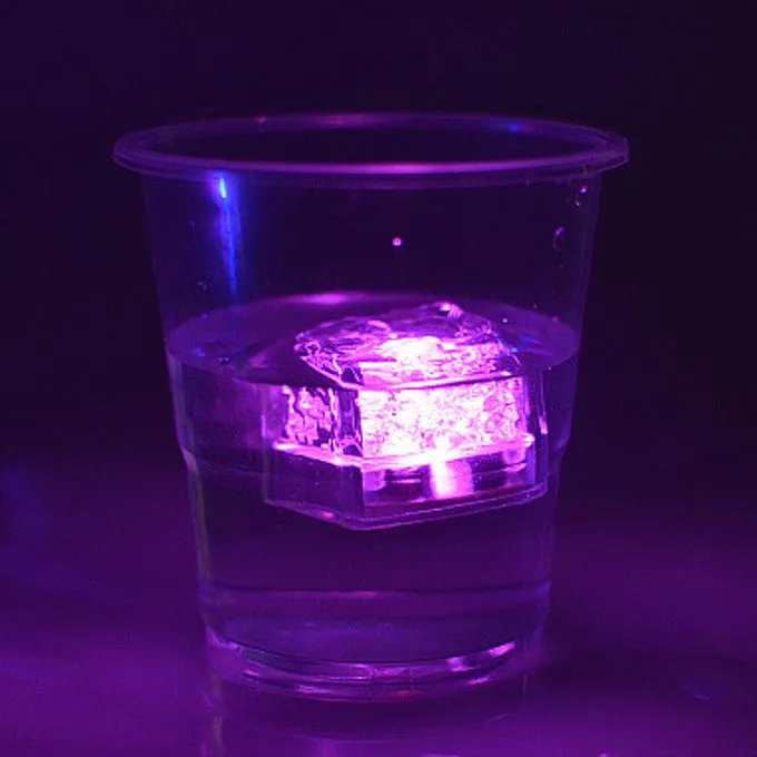 cores Aoto Mini Romântico Luminous Cube Decoração LED Artificial Ice Cube flash Festa de Natal Wedding Luz LED