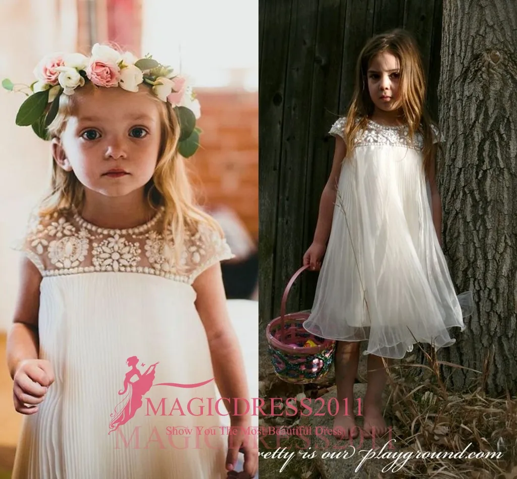 Vintage Flower Girl Dresses for Beach Bohemian Bröllop Rhinestones Te-Length Cap Sleeve Empire Ruffled Tulle First Communion Dresses