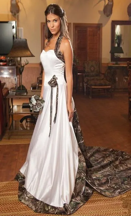 2015 Camo bröllopsklänning plus slöjor vintage mode skräddarsydda kapell tåg billiga brudklänningar med armbåge längd brud veisl twp stycke set