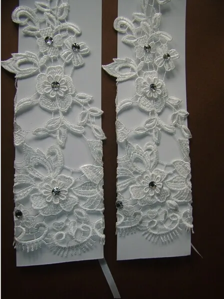 Op maat gemaakte vintage vingerloze bruidshandschoenen fantastische kanten kan kant diamant bloemhandschoen holle trouwjurk accessoires
