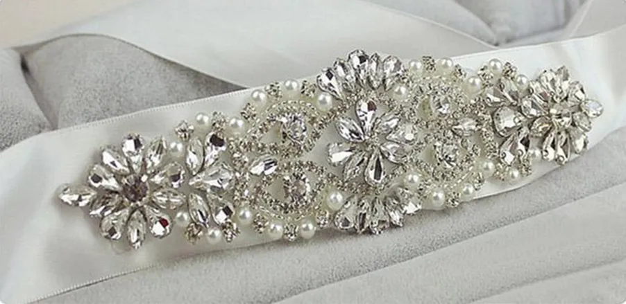 Ivory 2017 Lucxury Crystal Sash BridalのウェディングドレスBelts Bow Bridal Belt Sash Bridal Pearls Belts W6506