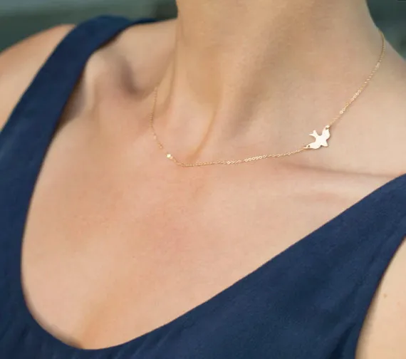 N107 Gold Silver Tiny Soar Flying Bird Necklace Peace Dove Necklace Little llow Baby Bird Necklaces Abstract Necklaces7612239