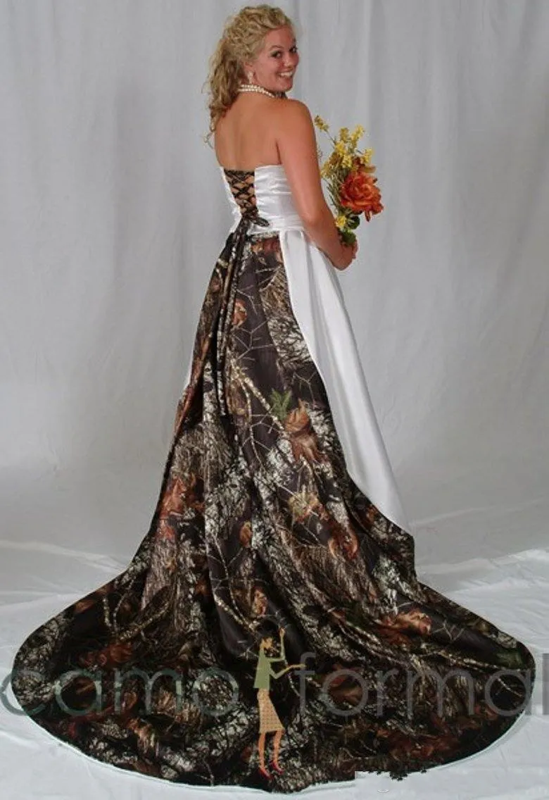 Sweetheart White Camo Abiti da sposa Corsetto con lacci sul retro Foresta Camouflage Stampa Abiti da sposa a trapezio larghi Abiti da sposa in raso con strascico cappella