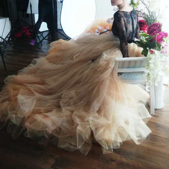 Luxury Puffy Tule Skirt Ruffles Lång Tutu Kjolar Golvlängd Champagne Bridal Kjol 2017 Vår Tutu Kjolar Mode Bridal Kjolar