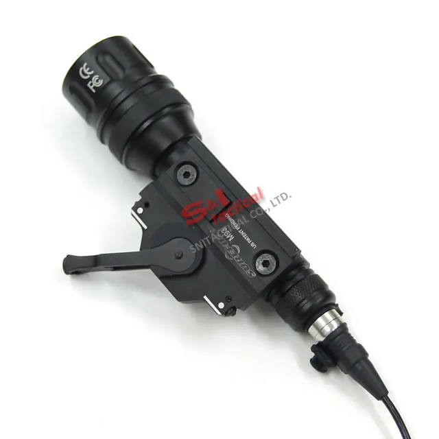 Tactical SF M620V Scout Light Gun light Anodizzazione dura QD LED Torcia a doppia uscita nera