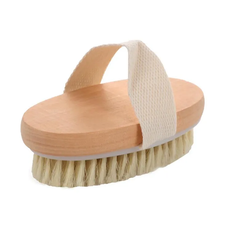 Cepillo de cerdas de madera herramienta de cuidado del cabello natural  aislada sobre fondo blanco
