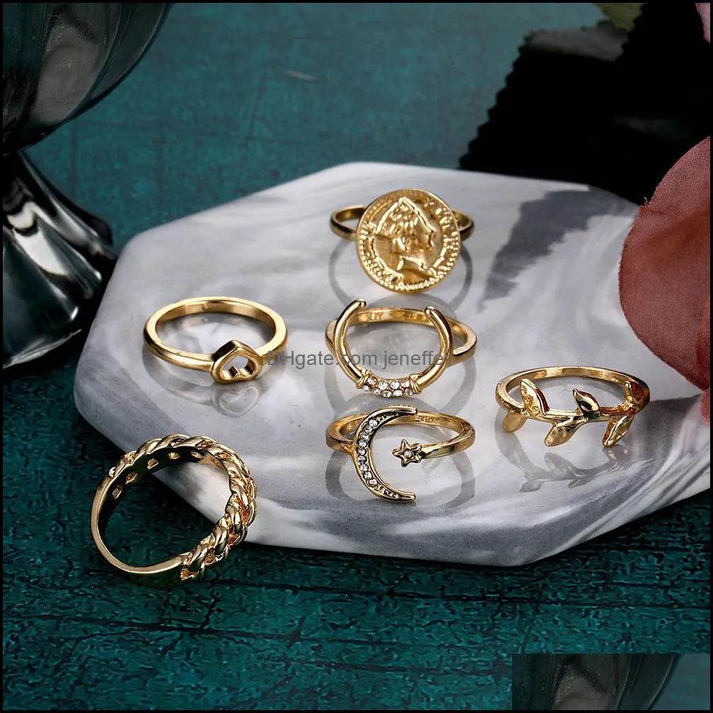 IPARAM Vintage Gold Crystal Moon Coin Finger Ring Set For Women Bohemian Geometric Love Leaf Glamour Joint Ring Trend Jewelry Y0420