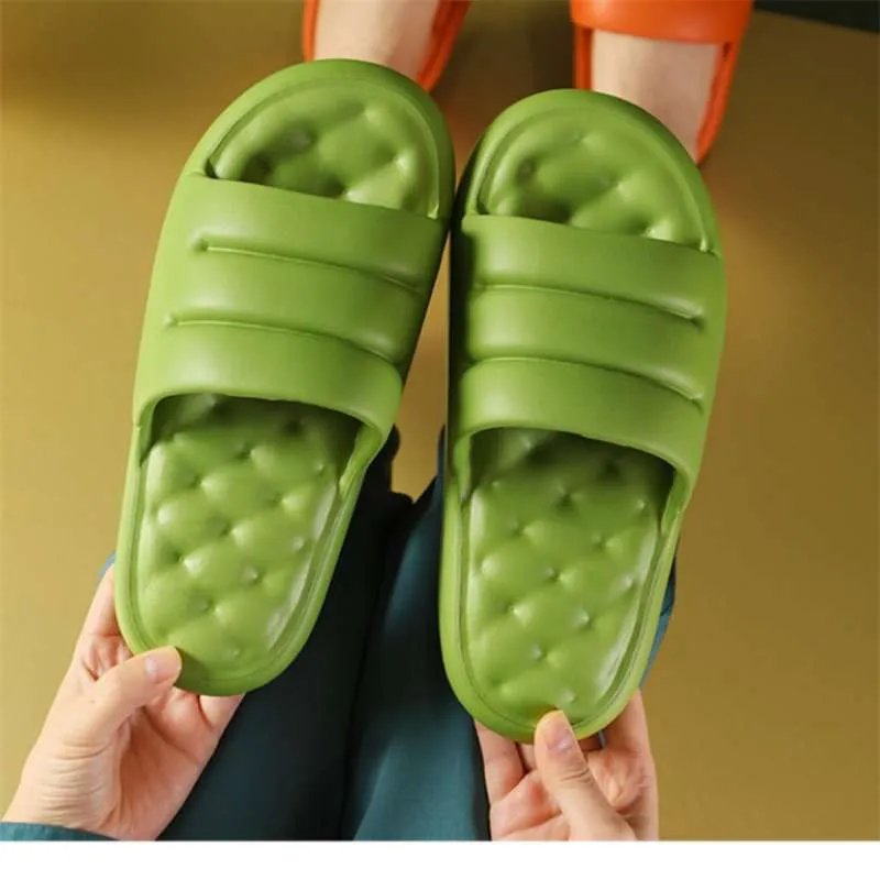 Pantofole Donna Suole spesse Soft Indoor EVA Divano Slide Sandali antiscivolo Scarpe da bagno Pantofole da uomo per donna / uomo 210928
